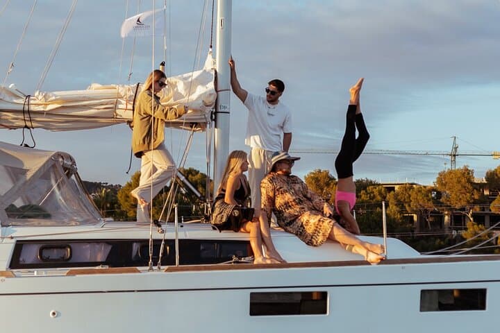 Private Sunset Sailing Yacht Tour (2.5hs)