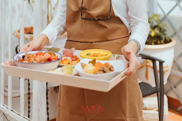 Show cooking on a rooftop at a Spanish mom’s home in Córdoba