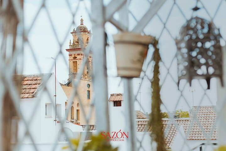 Show cooking on a rooftop at a Spanish mom’s home in Córdoba