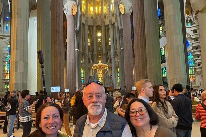 Sagrada Familia Tour with Expert Guide: Private & Small-Group