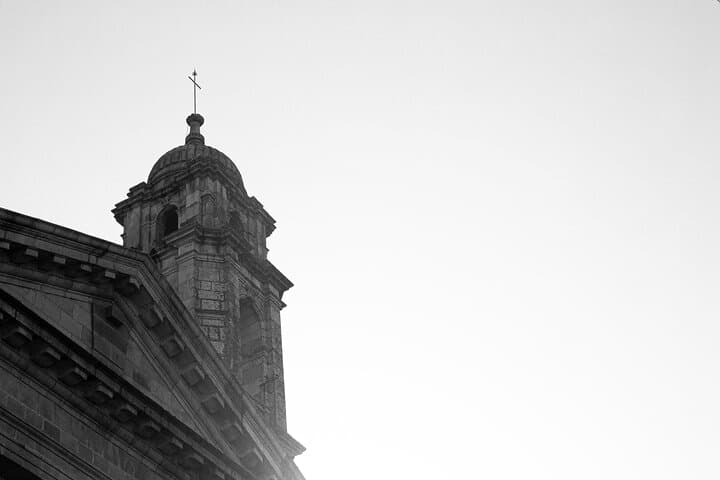 Emblem of Vigo and witness to its history. The Cathedral of Santa Maria combines neoclassical architecture and devotion in the heart of the old town. Its interior holds the Christ of Victory.