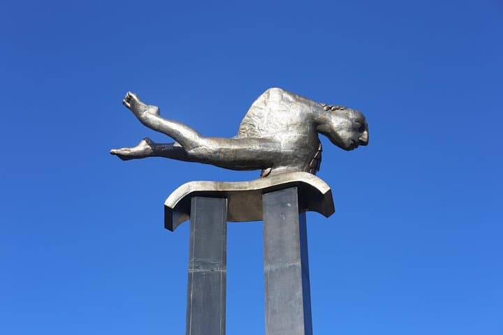 The keeper of Vigo. The Siren, with its enigmatic half-man, half-fish figure, stands on the Porta do Sol as a symbol of the city’s link to the sea.