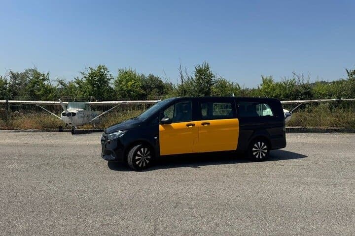 Round Trip From Barcelona Airport to City and City to Airport