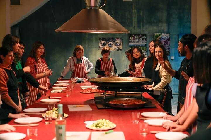 Gaudi Highlights & Paella Cooking Class Small Group