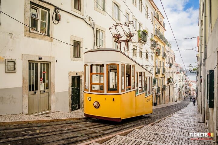 Private transfer from Seville to Lisbon