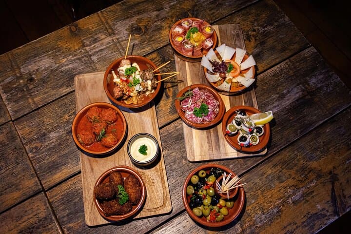 Private Healthy Food Experience and Walking Tour in Córdoba