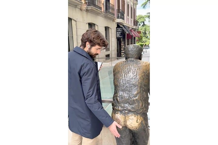 Meet Madrid’s most curious neighbor — and give him a tap for good luck!