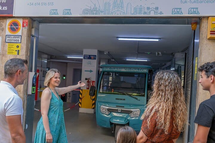 Barcelona Essentials Private Tuk-Tuk Sightseeing Tour