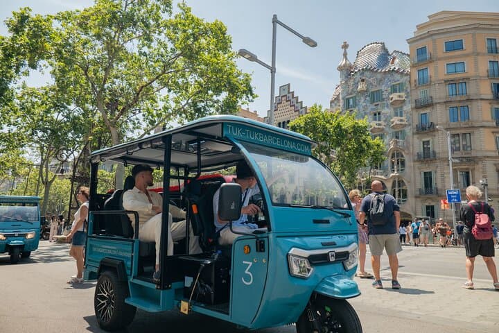Barcelona City Highlights Private Tuk Tuk Tour