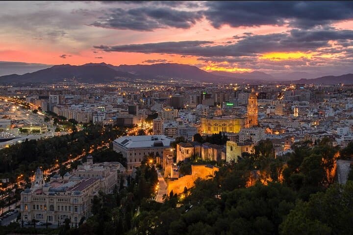 Malaga by Night: Private & Customizable Evening City Tour
