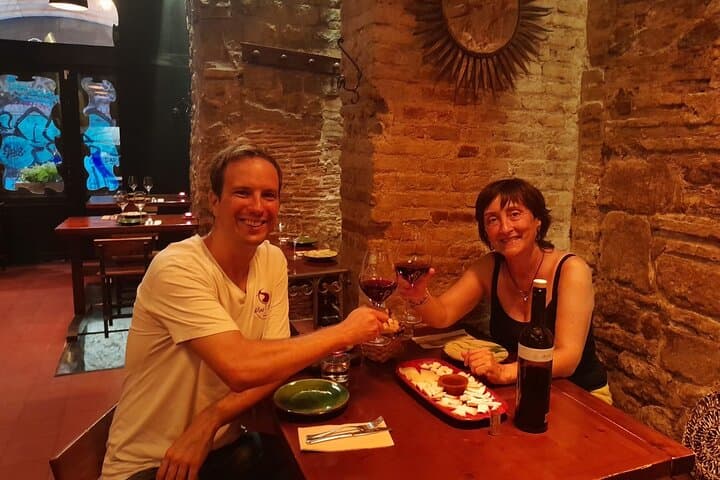 Barcelona: Premium Wine Tasting & Private Walking Tour