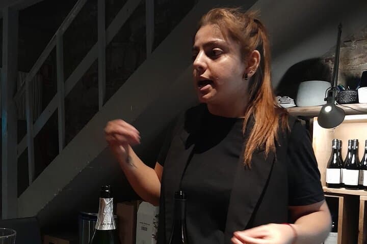 Barcelona: Premium Wine Tasting & Private Walking Tour