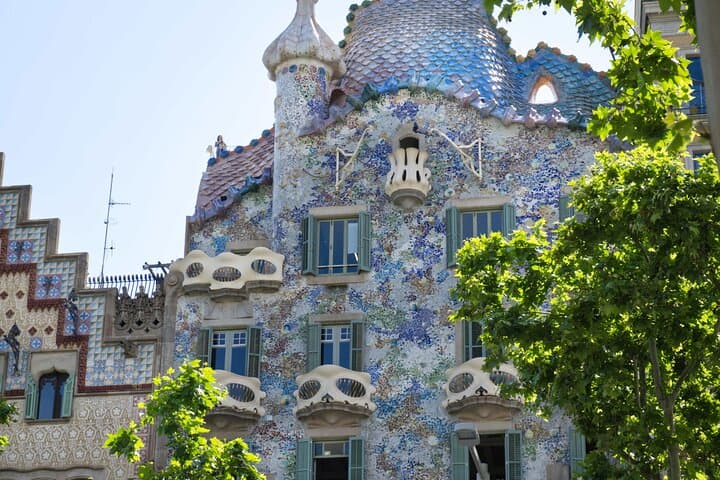 Best of Barcelona: Sagrada Família, Gaudí & Candy Tasting Tour!