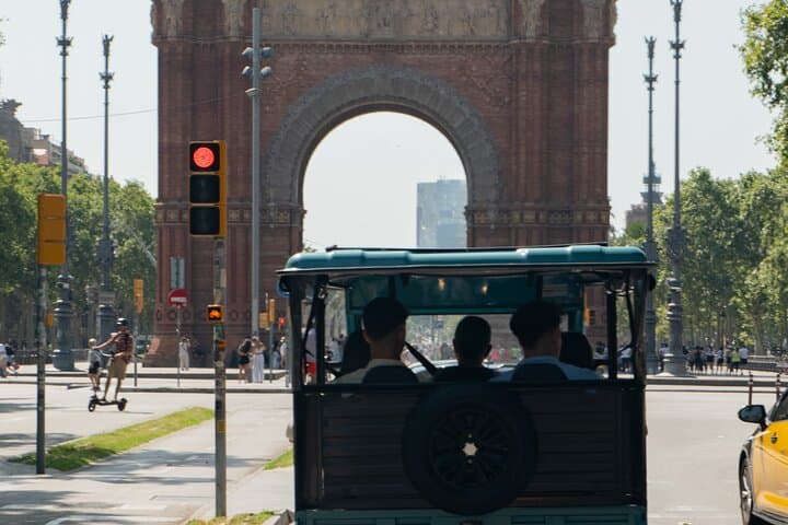 Barcelona Panoramic Private Electric Tuk-Tuk Tour