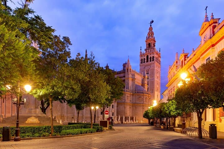 Guided Night Tour of Seville Cathedral with Tickets