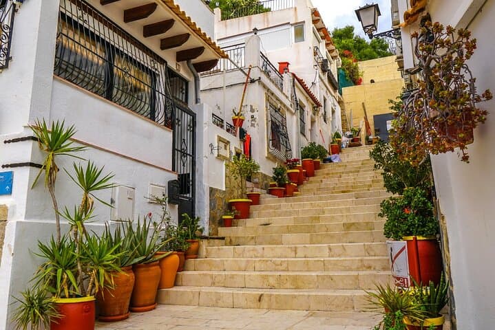 Alicante Tapas, Taverns, Wines, Hidden corners and History Tour
