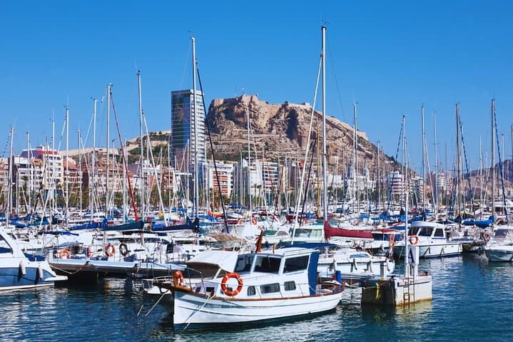 Alicante Tapas, Taverns, Wines, Hidden corners and History Tour
