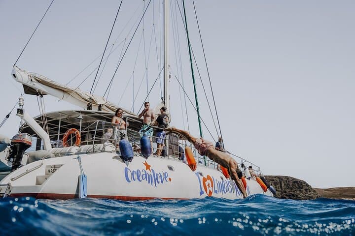 Catamaran dive