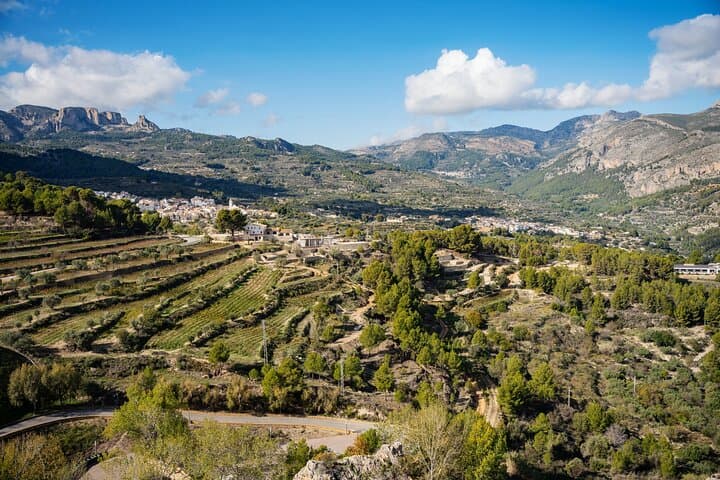 Alicante: Private Tour to Guadalest, Polop & Canelobre Caves