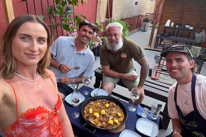 Experience the Art of Authentic Valencian Paella