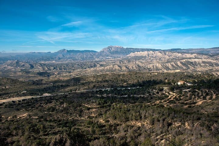 Alicante: Private Tour to Guadalest, Polop & Canelobre Caves