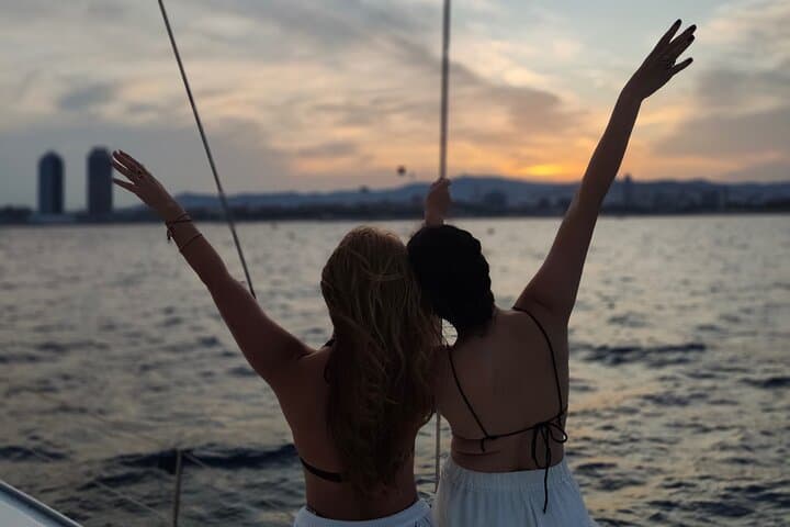 Barcelona Private Sailboat Tour with Local Drinks & Snacks
