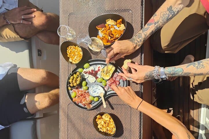 Barcelona Sunset & Daytime Sailing Tour with Drinks & Snacks