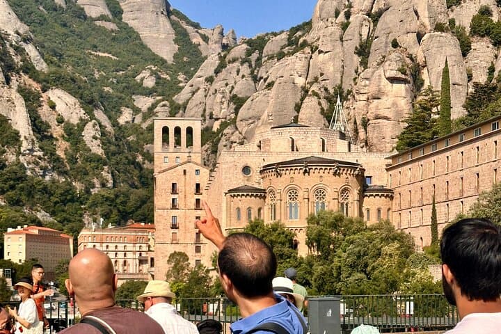 Barcelona to Montserrat Monastery: Tour, Transfers & Basilica