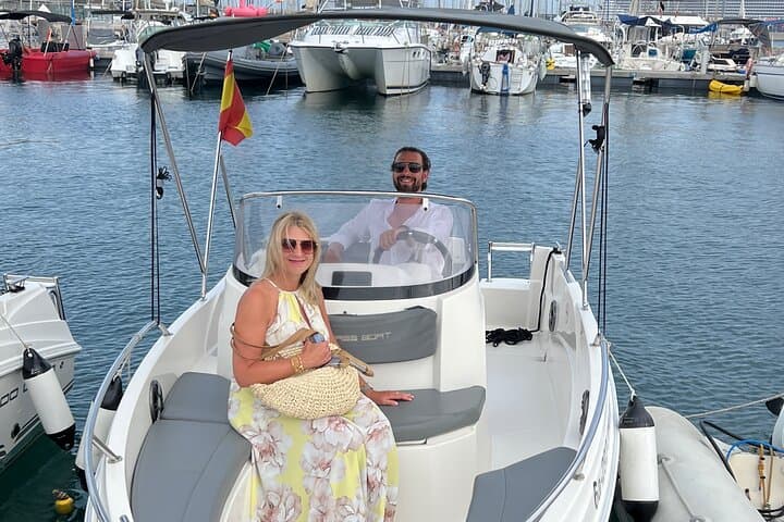 Boat Rental Without License in La Marina de Valencia