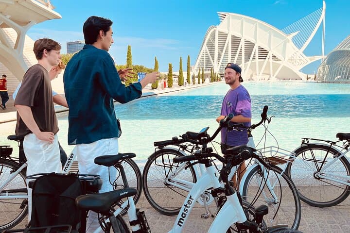 Valencia: Historic Center and City of Arts Guided Bike Tour