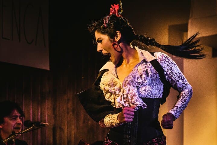 Madrid: Local Flamenco Show at El Cortijo