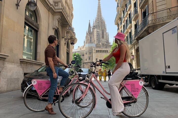 Barcelona: Moco StreetArt bike tour