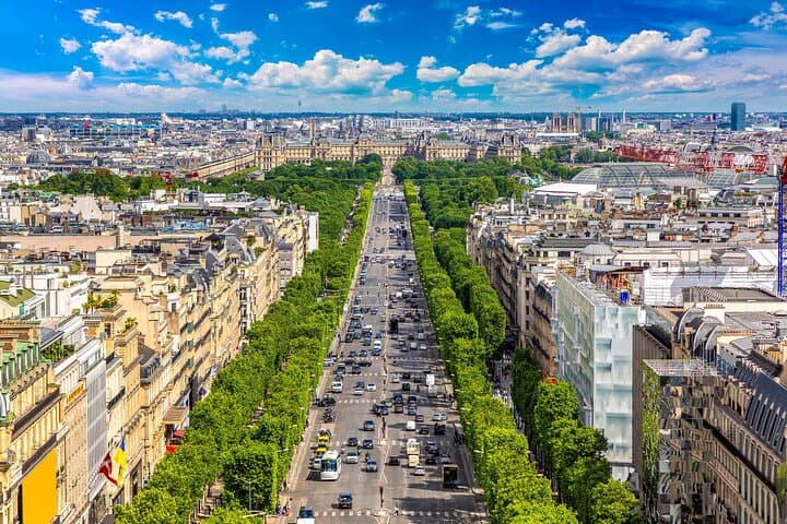Champs Elysées Paris Walking Tour with Audio Guide