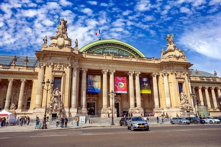 Champs Elysées Paris Walking Tour with Audio Guide