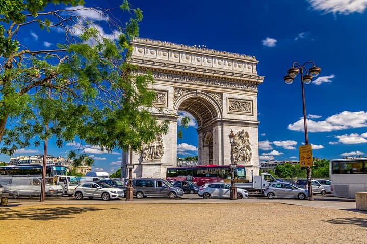 Champs Elysées Paris Walking Tour with Audio Guide