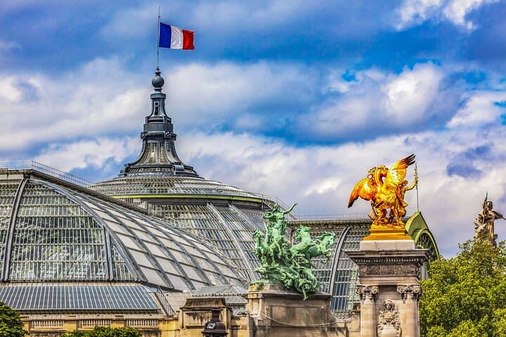 Champs Elysées Paris Walking Tour with Audio Guide