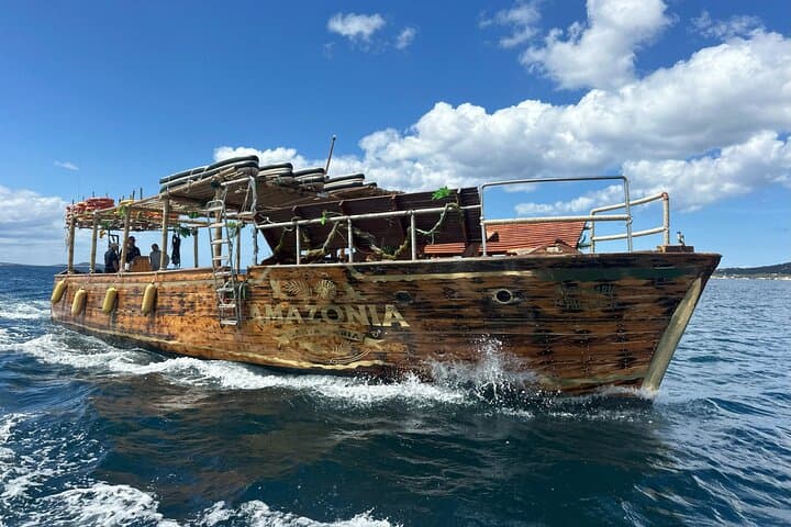 amazonia boat sailing