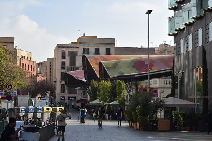 Barcelona El Born Tour with Tapas and Drinks Tasting
