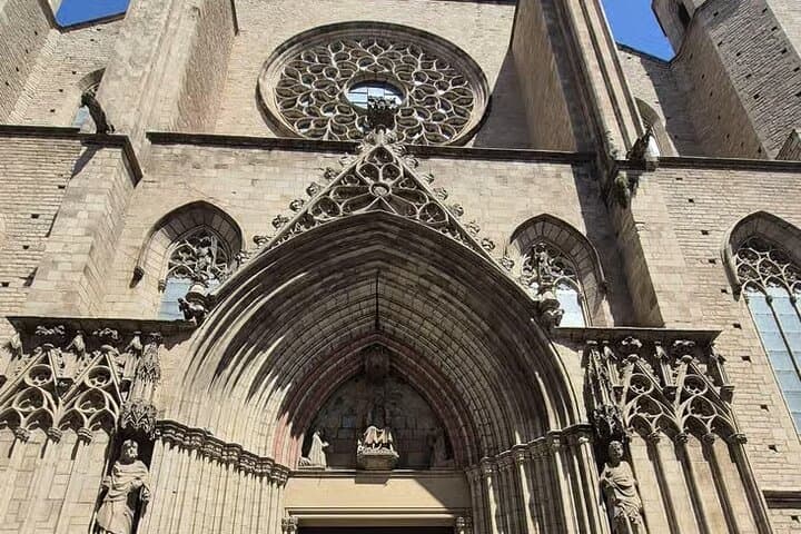 Barcelona El Born Tour with Tapas and Drinks Tasting