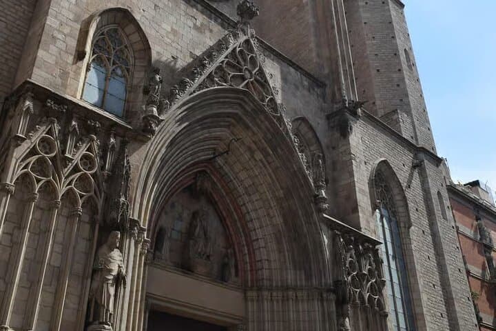 Barcelona El Born Tour with Tapas and Drinks Tasting