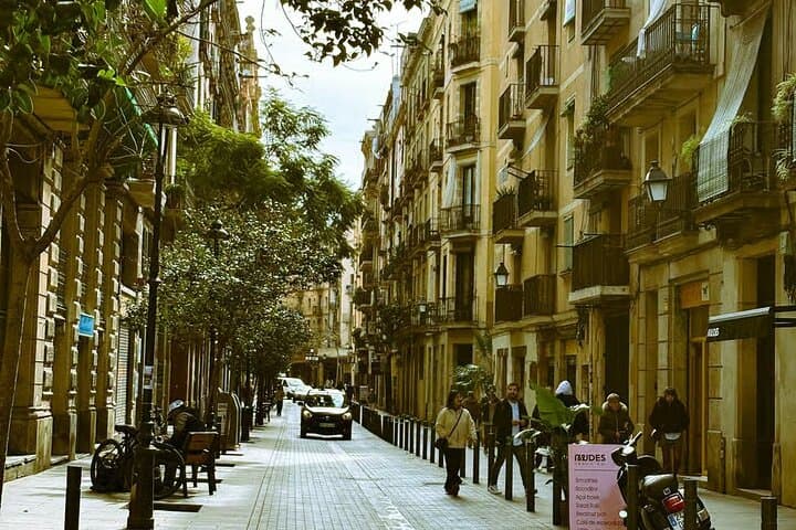 Barcelona El Born Tour with Tapas and Drinks Tasting