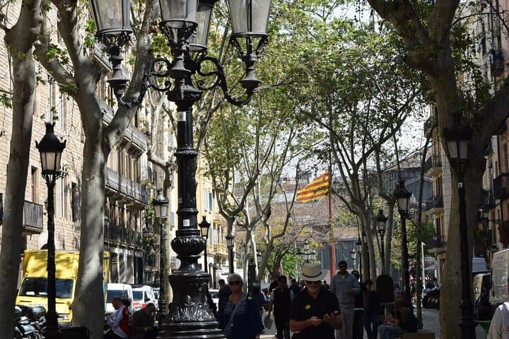 Barcelona El Born Tour with Tapas and Drinks Tasting