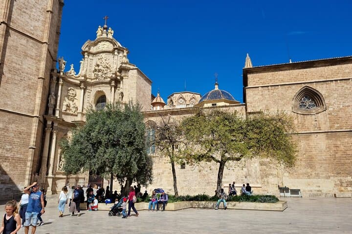 Valencia city game: mysteries of the old quarter