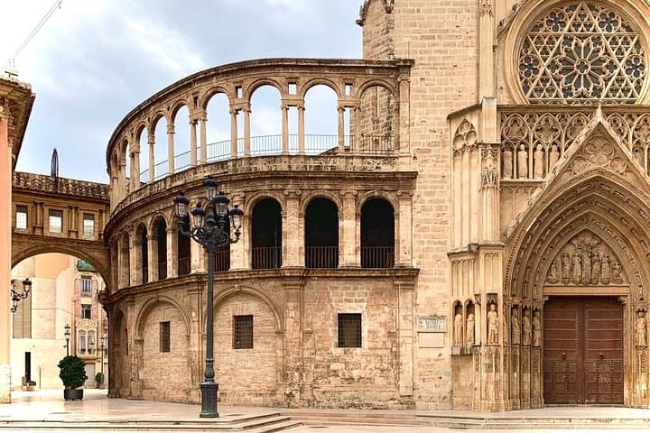 Valencia city game: mysteries of the old quarter