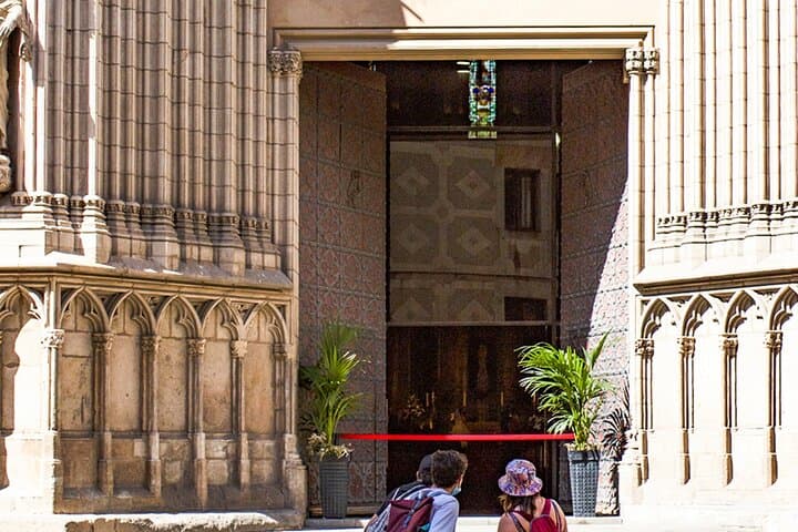Barcelona: a cultural riddle route in popular El Born quarter