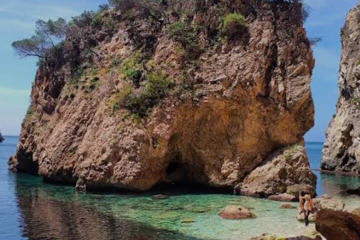 by Kayak in Granadella , in warmth and cry mari