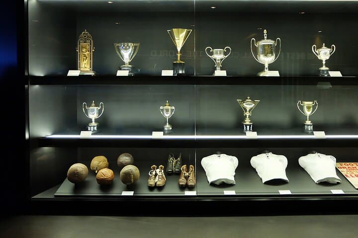 Small-Group Real Madrid Bernabéu Stadium Guided Tour with Museum