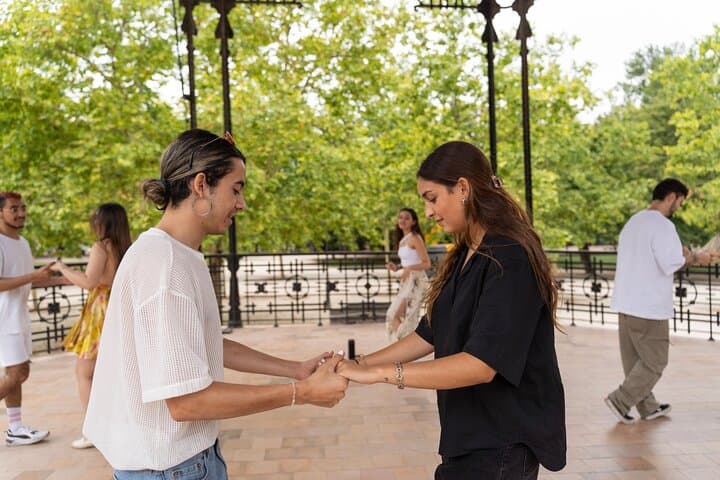 Salsa and Bachata Class in El Retiro park