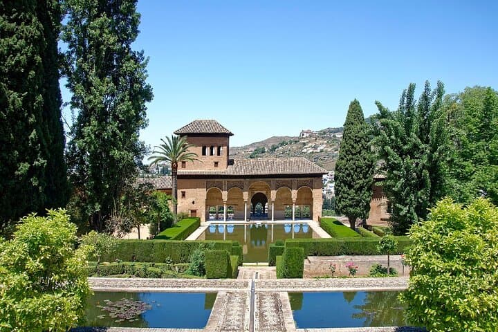 Guided Alhambra Tour with Official Tickets