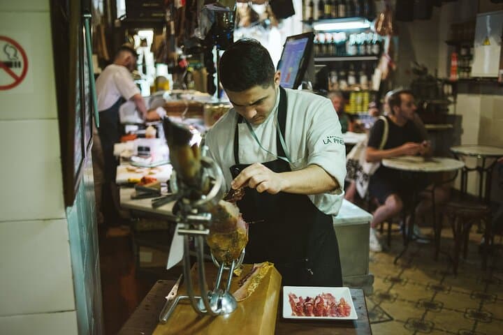 Barcelona Gothic Quarter Tapas & Taverns Food & Wine Tour